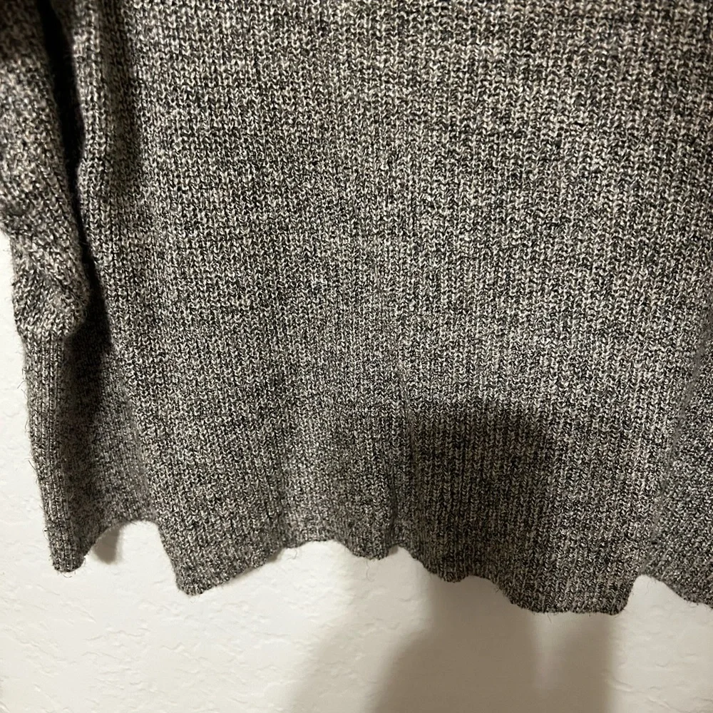 🚀Free people off the shoulder sweater knit Gray size S GUC